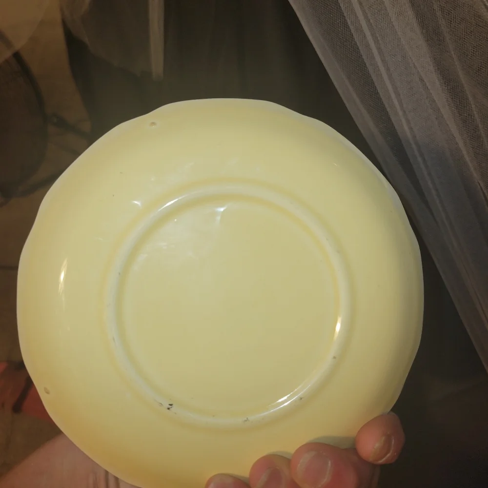 I have  8 of pink plates of pink an marbled an 6 I believe  of the gold splatter